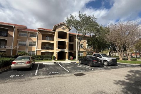 Снять в аренду кондоминиум в Пемброк-Пайнс, Флорида 1 спальня, 64.1м2, № 1991008 - фото 1