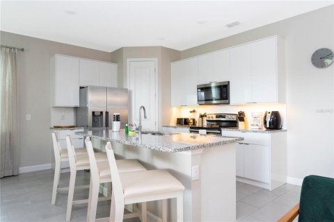 Townhouse in Kissimmee, Florida 5 bedrooms, 201.23 sq.m. № 1373097 - photo 4