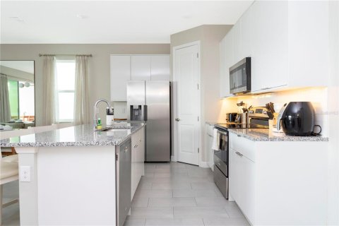 Townhouse in Kissimmee, Florida 5 bedrooms, 201.23 sq.m. № 1373097 - photo 3