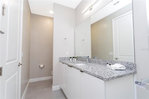 Townhouse in Kissimmee, Florida 5 bedrooms, 201.23 sq.m. № 1373097 - photo 2