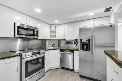 Copropriété à vendre à Miami, Floride: 1 chambre, 86.4 m2 № 1950749 - photo 11