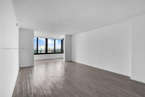 Copropriété à vendre à Miami, Floride: 1 chambre, 86.4 m2 № 1950749 - photo 4