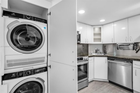 Copropriété à vendre à Miami, Floride: 1 chambre, 86.4 m2 № 1950749 - photo 13