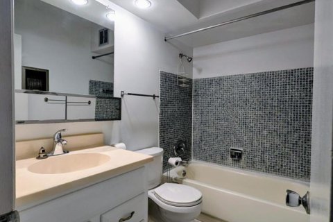 Снять в аренду кондоминиум в Норт-Палм-Бич, Флорида 3 комнаты, 59.46м2, № 2247312 - фото 7