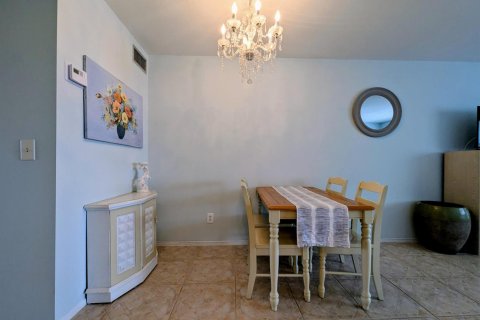 Снять в аренду кондоминиум в Норт-Палм-Бич, Флорида 3 комнаты, 59.46м2, № 2247312 - фото 5