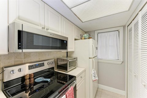 Condo in Sarasota, Florida, 2 bedrooms  № 1548892 - photo 14