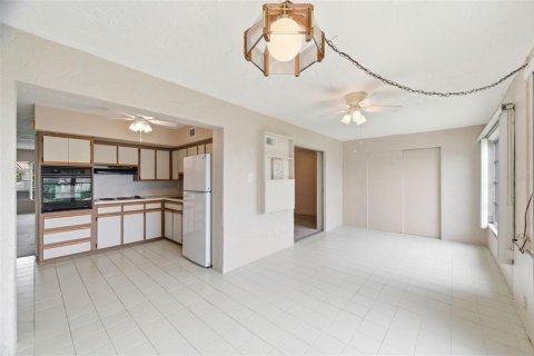 Condo in Clearwater, Florida, 2 bedrooms № 2107955 - photo 16