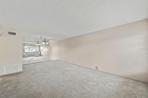 Condo in Clearwater, Florida, 2 bedrooms № 2107955 - photo 4