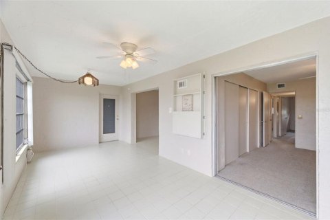Condo in Clearwater, Florida, 2 bedrooms № 2107955 - photo 17