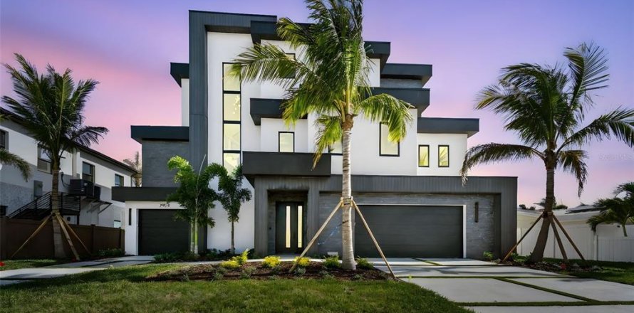 House in Saint Petersburg, Florida 4 bedrooms, 353.4 sq.m. № 1628660