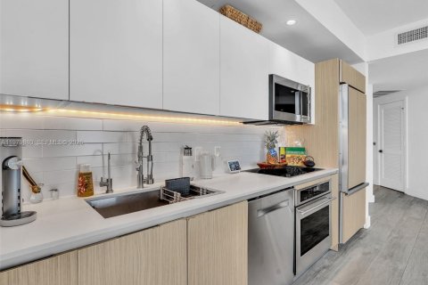 Снять в аренду кондоминиум в Майами, Флорида 2 спальни, 101.82м2, № 2079579 - фото 13