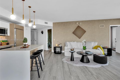 Снять в аренду кондоминиум в Майами, Флорида 2 спальни, 101.82м2, № 2079579 - фото 25