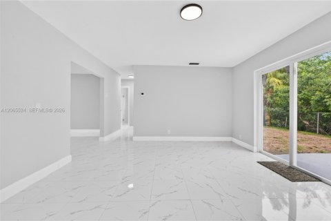 Villa ou maison à vendre à North Lauderdale, Floride: 3 chambres, 133.59 m2 № 2289039 - photo 12