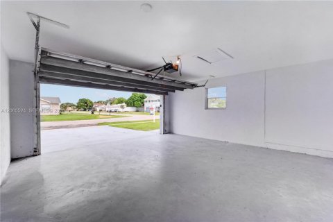 Villa ou maison à vendre à North Lauderdale, Floride: 3 chambres, 133.59 m2 № 2289039 - photo 30