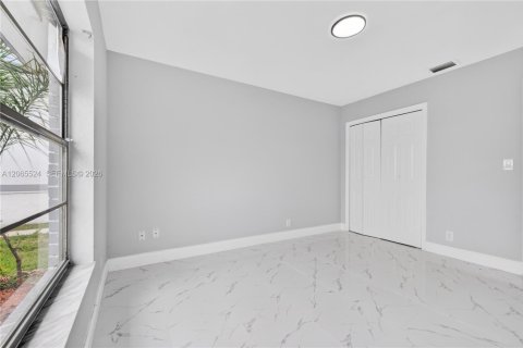 Villa ou maison à vendre à North Lauderdale, Floride: 3 chambres, 133.59 m2 № 2289039 - photo 17