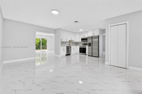 Villa ou maison à vendre à North Lauderdale, Floride: 3 chambres, 133.59 m2 № 2289039 - photo 8