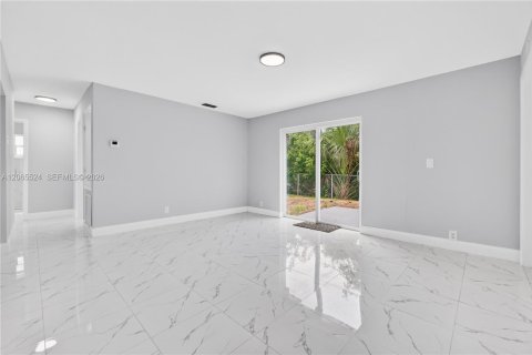 Villa ou maison à vendre à North Lauderdale, Floride: 3 chambres, 133.59 m2 № 2289039 - photo 13