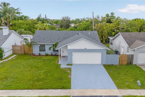 Villa ou maison à vendre à North Lauderdale, Floride: 3 chambres, 133.59 m2 № 2289039 - photo 5
