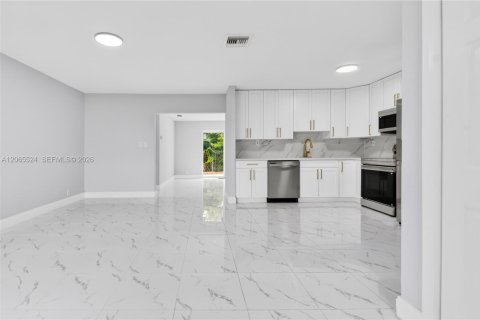 Villa ou maison à vendre à North Lauderdale, Floride: 3 chambres, 133.59 m2 № 2289039 - photo 7