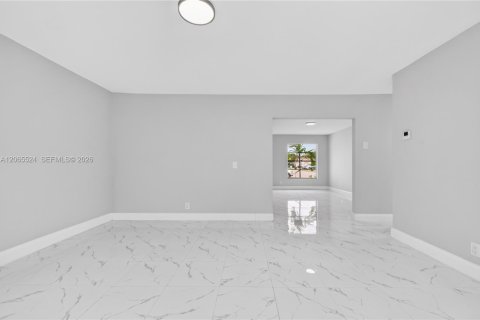 Villa ou maison à vendre à North Lauderdale, Floride: 3 chambres, 133.59 m2 № 2289039 - photo 25