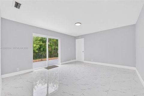 Villa ou maison à vendre à North Lauderdale, Floride: 3 chambres, 133.59 m2 № 2289039 - photo 11