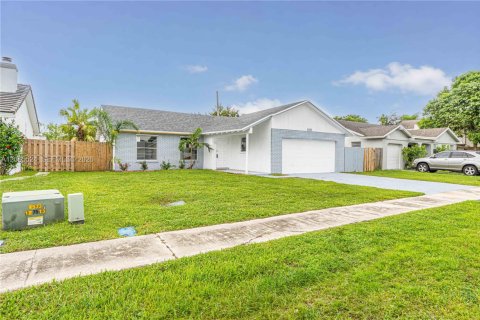 Villa ou maison à vendre à North Lauderdale, Floride: 3 chambres, 133.59 m2 № 2289039 - photo 2