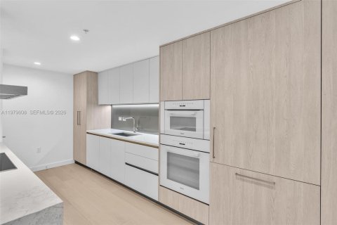 Copropriété à louer à Bay Harbor Islands, Floride: 3 chambres, 213.68 m2 № 2046140 - photo 12