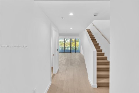 Copropriété à louer à Bay Harbor Islands, Floride: 3 chambres, 213.68 m2 № 2046140 - photo 2