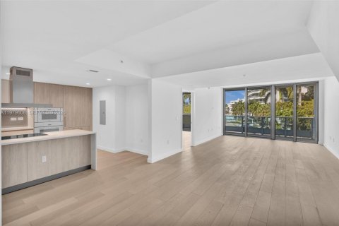 Copropriété à louer à Bay Harbor Islands, Floride: 3 chambres, 213.68 m2 № 2046140 - photo 3