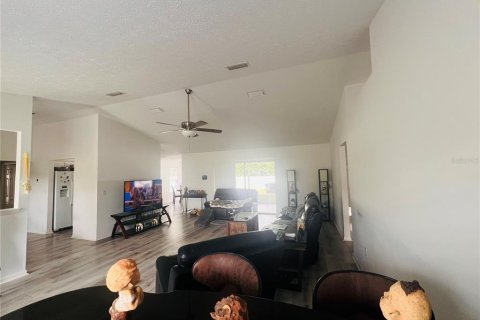 House in Spring Hill, Florida 2 bedrooms, 151.62 sq.m. № 1828457 - photo 11