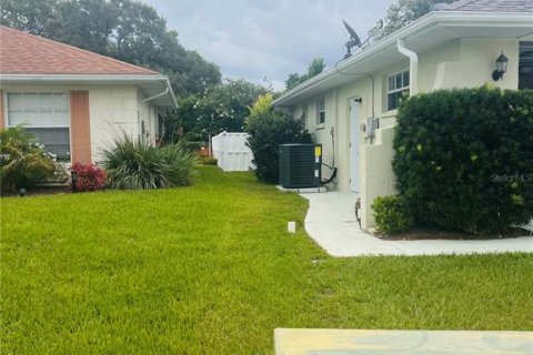 House in Spring Hill, Florida 2 bedrooms, 151.62 sq.m. № 1828457 - photo 2