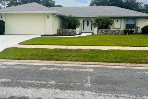 House in Spring Hill, Florida 2 bedrooms, 151.62 sq.m. № 1828457 - photo 1