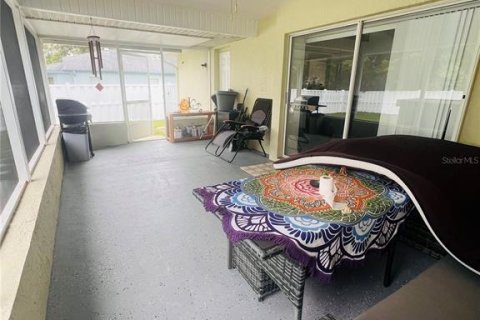 House in Spring Hill, Florida 2 bedrooms, 151.62 sq.m. № 1828457 - photo 6