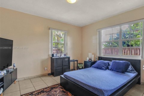Commercial property in Hallandale Beach, Florida 147.99 sq.m. № 2382385 - photo 22