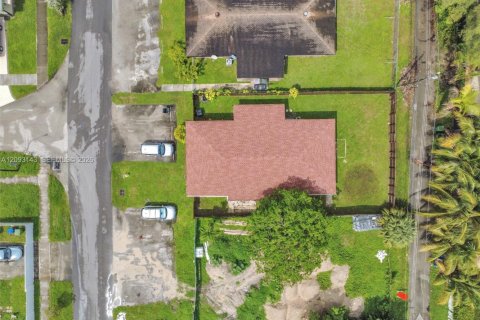 Commercial property in Hallandale Beach, Florida 147.99 sq.m. № 2382385