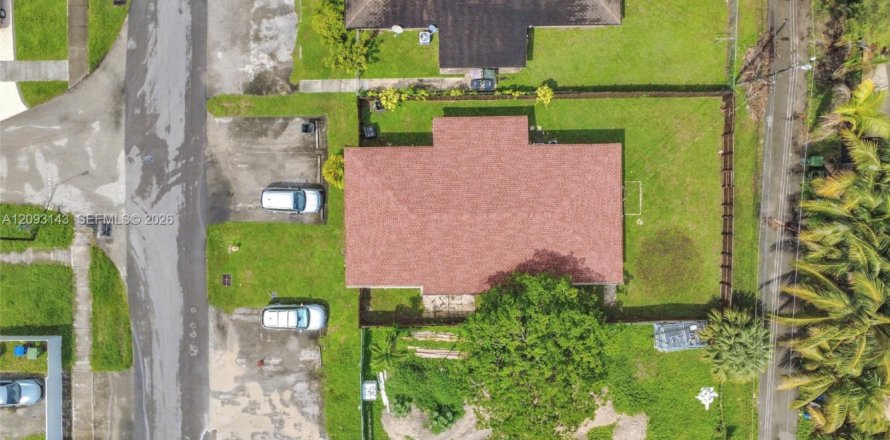 Commercial property in Hallandale Beach, Florida 147.99 sq.m. № 2382385