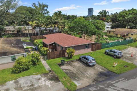 Commercial property in Hallandale Beach, Florida 147.99 sq.m. № 2382385 - photo 4