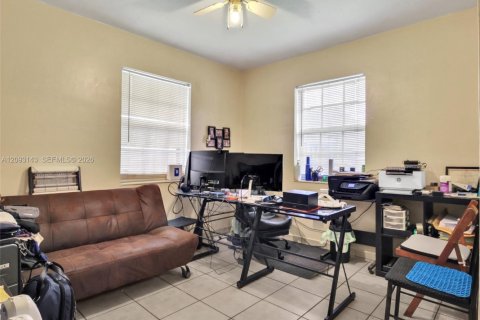 Commercial property in Hallandale Beach, Florida 147.99 sq.m. № 2382385 - photo 21