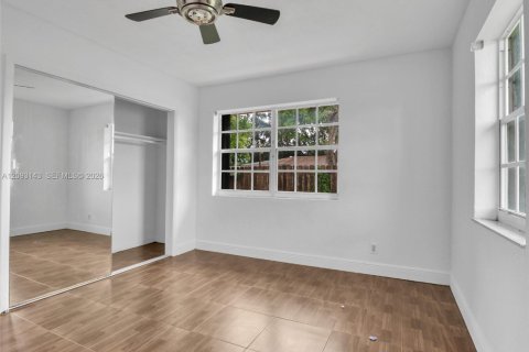 Commercial property in Hallandale Beach, Florida 147.99 sq.m. № 2382385 - photo 13