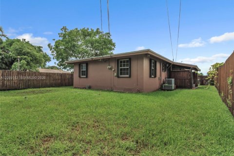 Commercial property in Hallandale Beach, Florida 147.99 sq.m. № 2382385 - photo 28