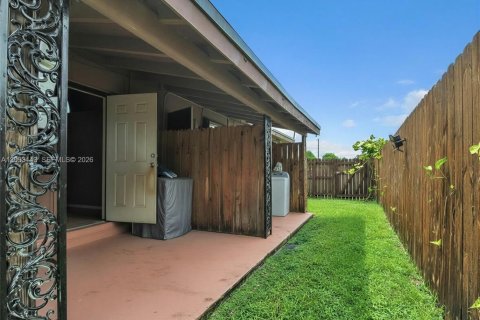 Commercial property in Hallandale Beach, Florida 147.99 sq.m. № 2382385 - photo 25