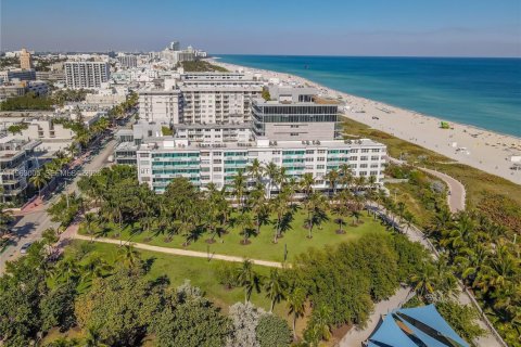 Condo in Miami Beach, Florida, 1 bedroom  № 2026621 - photo 12