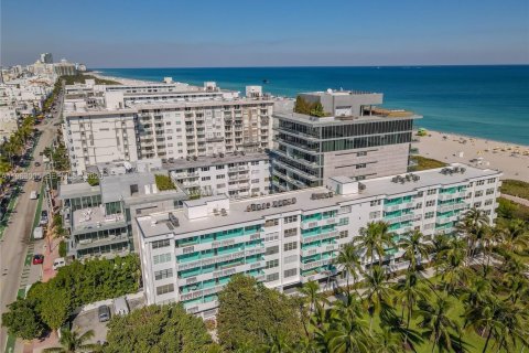 Condo in Miami Beach, Florida, 1 bedroom  № 2026621 - photo 18
