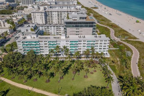 Condo in Miami Beach, Florida, 1 bedroom  № 2026621 - photo 19