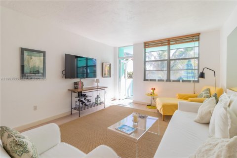 Condo in Miami Beach, Florida, 1 bedroom  № 2026621 - photo 14