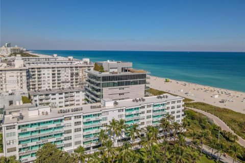 Condo in Miami Beach, Florida, 1 bedroom  № 2026621 - photo 20