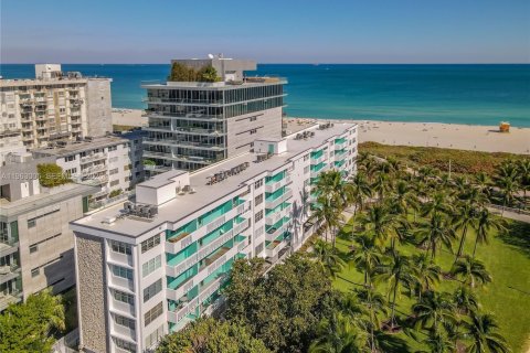 Condo in Miami Beach, Florida, 1 bedroom  № 2026621 - photo 17