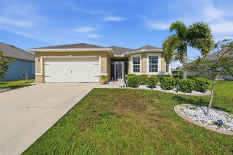 House in Punta Gorda, Florida 3 bedrooms, 163.32 sq.m. № 2205541