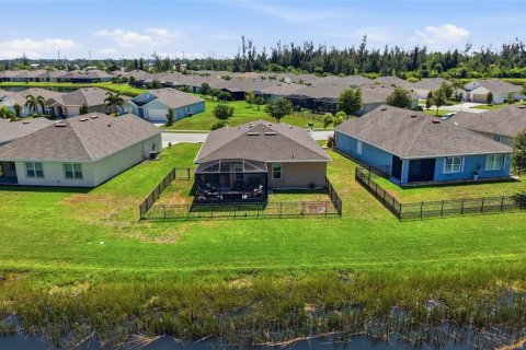 House in Punta Gorda, Florida 3 bedrooms, 163.32 sq.m. № 2205541 - photo 5