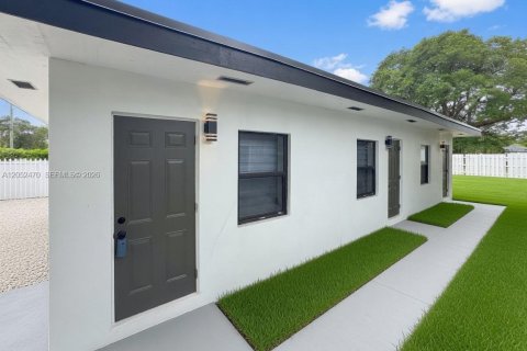 Immobilier commercial à vendre à Miami, Floride: 92.9 m2 № 2262943 - photo 3